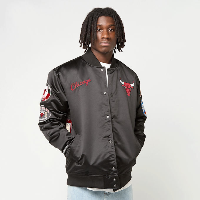 Mitchell & Ness Black Out Satin Jacket Chicago Bulls schwarz 92290 1
