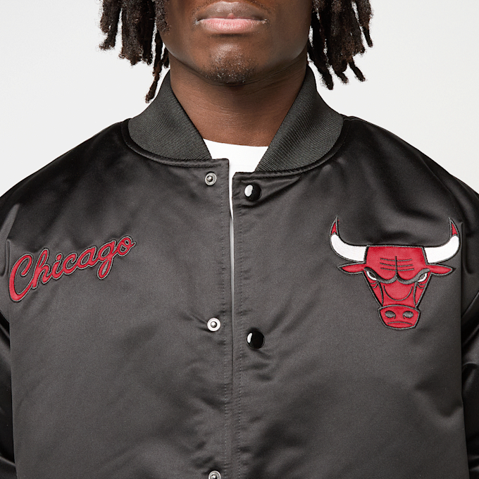 Mitchell & Ness Black Out Satin Jacket Chicago Bulls zwart 92290 3