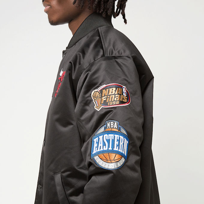 Mitchell & Ness Black Out Satin Jacket Chicago Bulls preto 92290 4