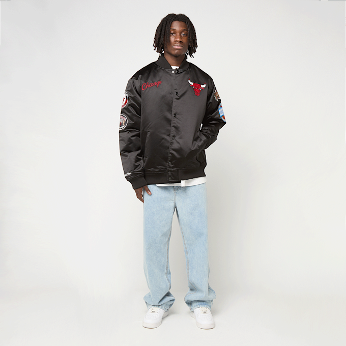 Mitchell & Ness Black Out Satin Jacket Chicago Bulls preto 92290 7