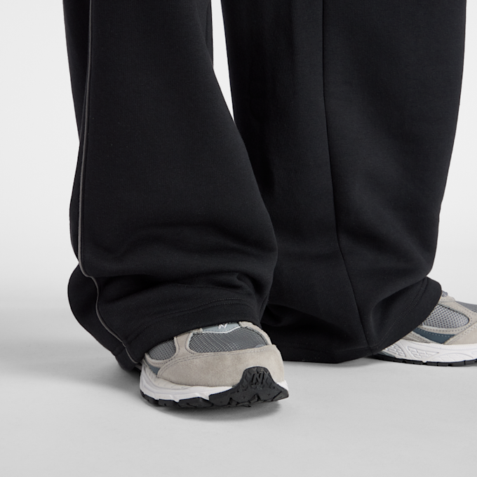New Balance Linear Graphic Fleece Pants negro 93635 4