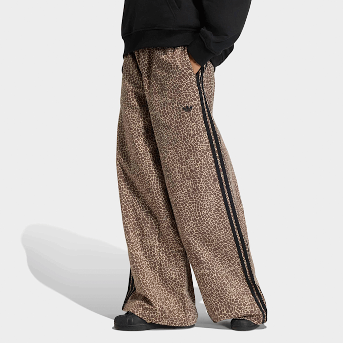 adidas Originals Firebird Oversized All Over Print Denim Pants brun 93774 1