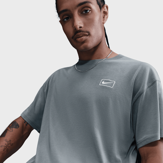 Nike   Sportswear Graphics T-Shirt grijs 93992 5