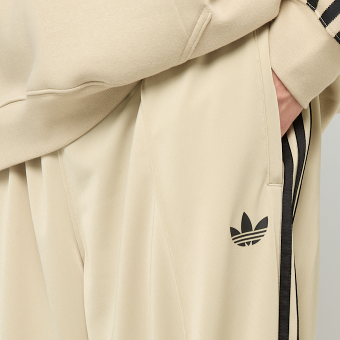 adidas Originals Firebird Adicolor Baggy Fit Trackpants beż 94201 5