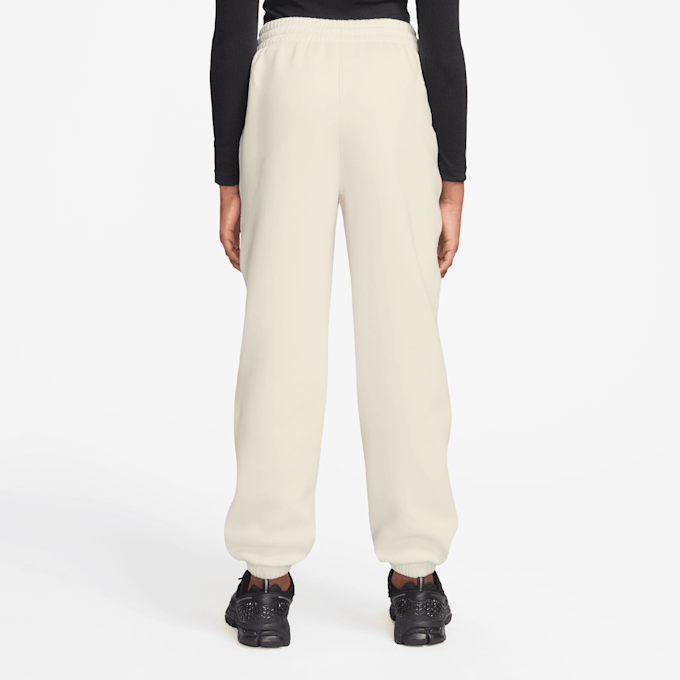 Nike   Sportswear Club Fleece Loose Graphic Pant beige 94565 2