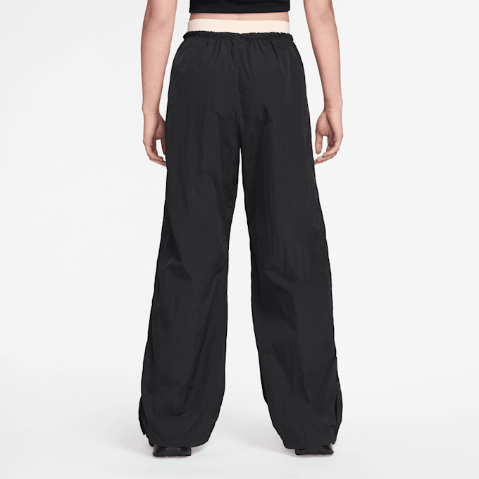 Nike   Sportswear Parachute High Rise Pant crna 94576 2