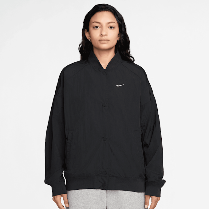 Nike   Sportswear High Brand Read Varsity Jacket crna 94600 1