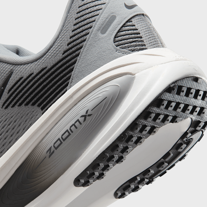 Nike   Vomero 18 siva 94711 8