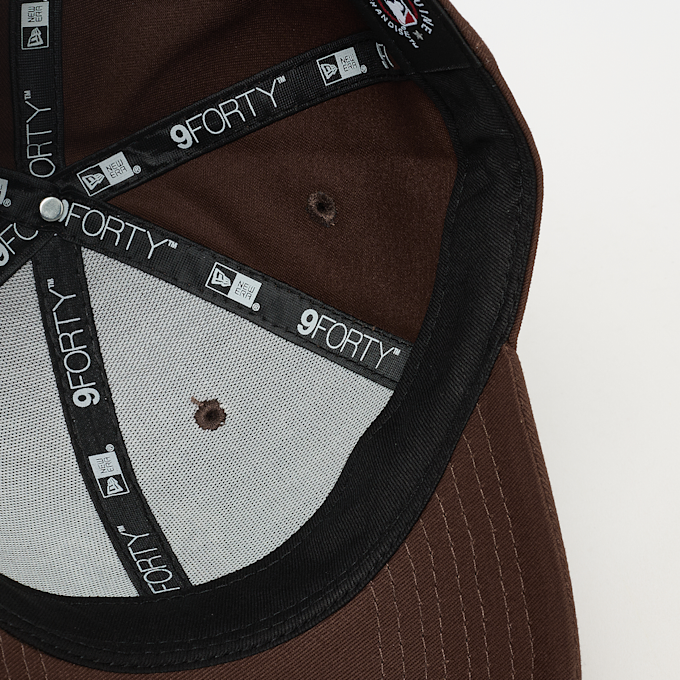 New Era 9Forty Team Outline MLB New York Yankees castanho 95463 3