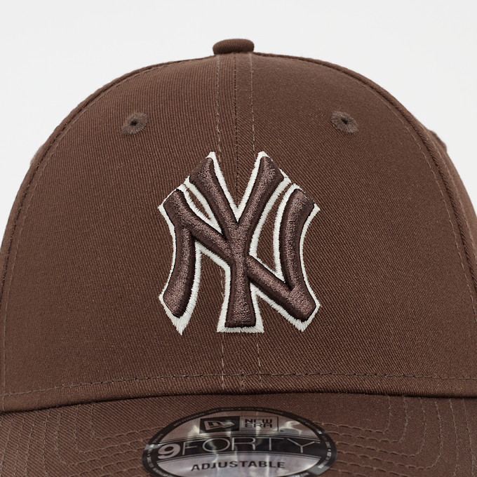 New Era 9Forty Team Outline MLB New York Yankees Marrone 95463 4