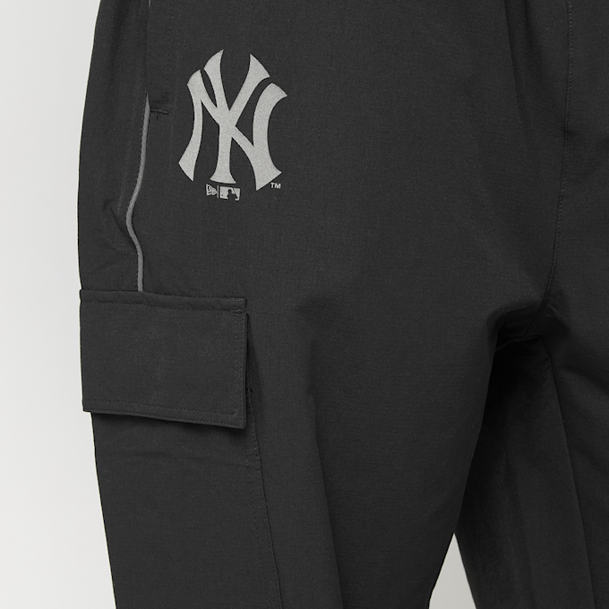 New Era MLB Utility Cargo Pants New York Yankees crna 95578 3