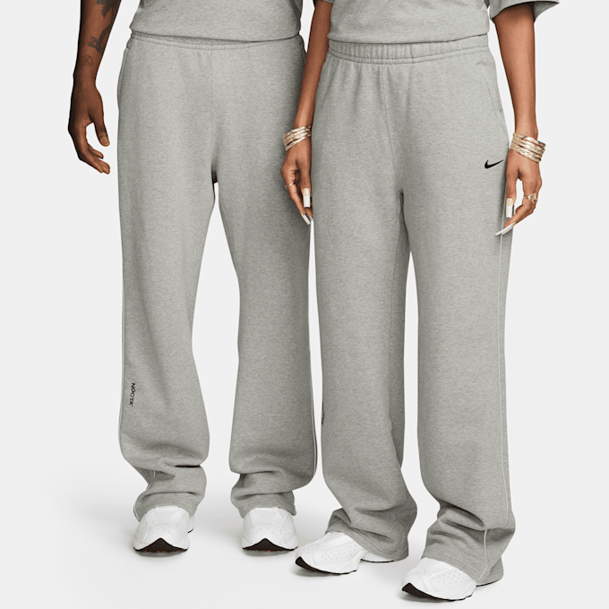 Nike Nocta Fleece CS Open-Hem Sweatpants grijs 96227 1