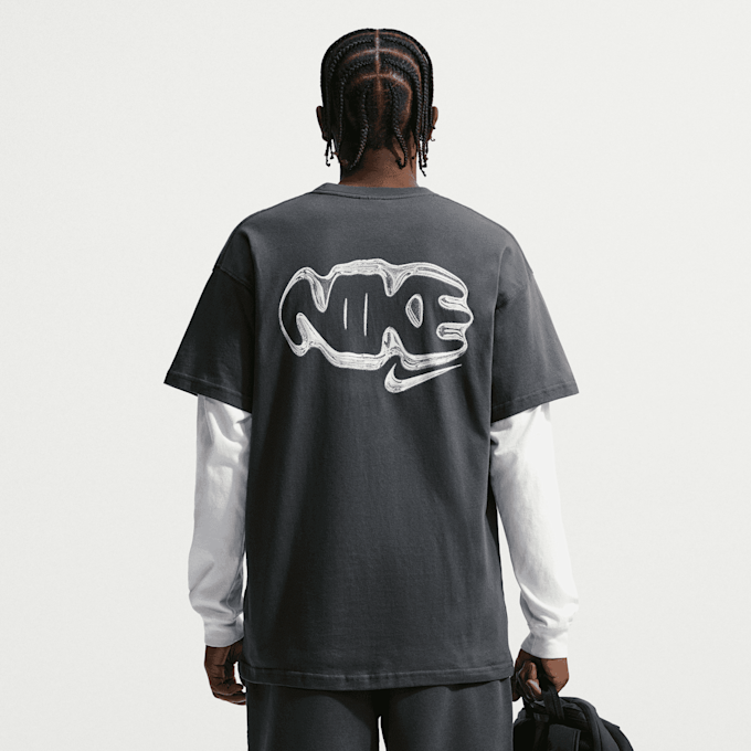 Nike   Sportswear Graphic Shortsleeve Tee siva 97582 2