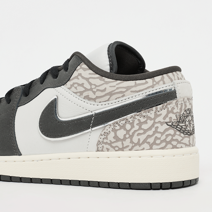 Jordan Air Jordan 1 Low SE (GS) grau 97860 7