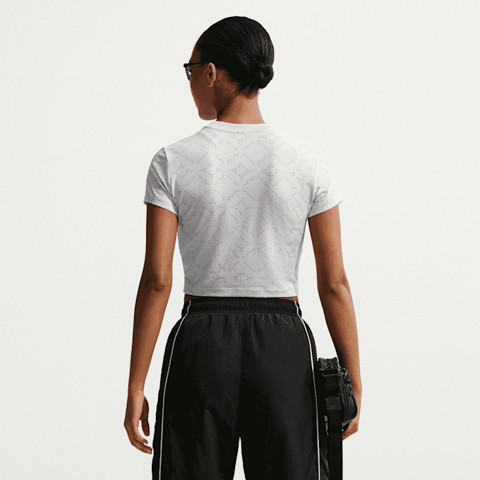 Nike   Sportswear Chill Knit Cropped T-Shirt bianco 97966 2
