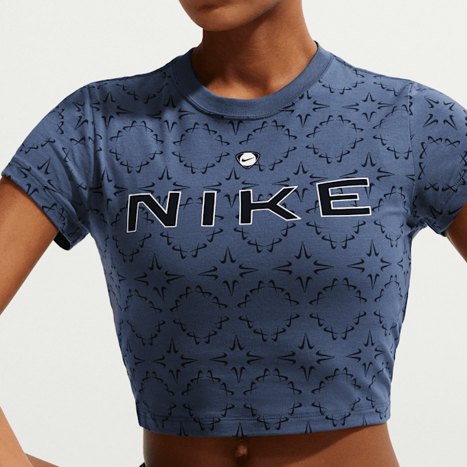 Nike   Sportswear Chill Knit Cropped T-Shirt niebieski 97971 3