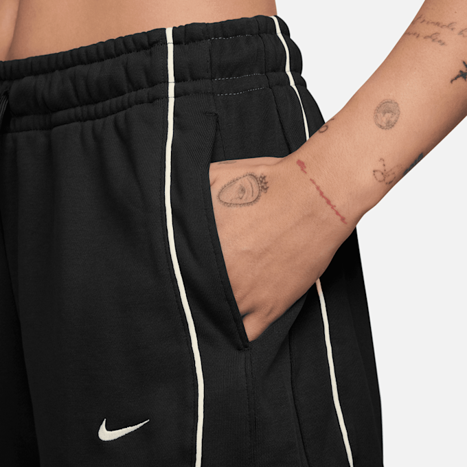 Nike   Sportswear Loose Mid-Rise 3" Fleece Shorts crna 97981 6