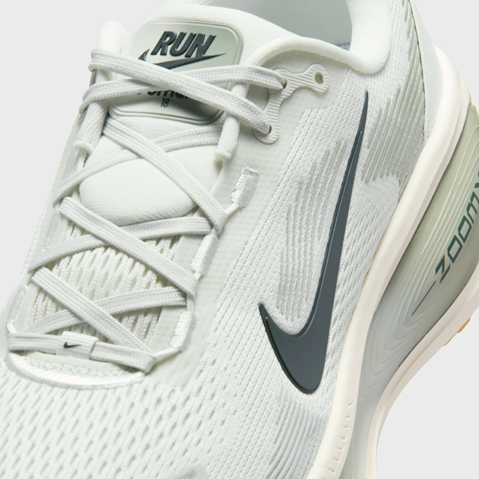 Nike   Vomero 18 beige 97943 7