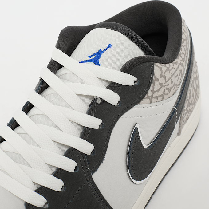 Jordan Air Jordan 1 Low SE V2 gris 98217 6