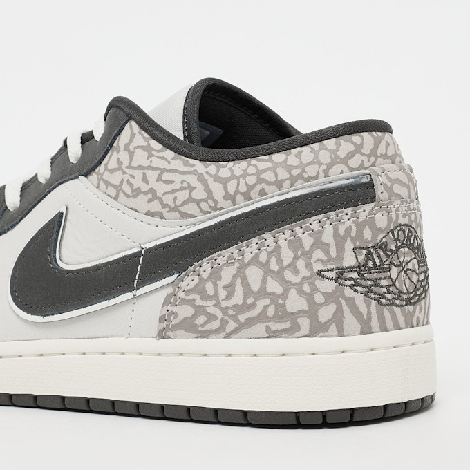 Jordan Air Jordan 1 Low SE V2 cinzento 98217 7