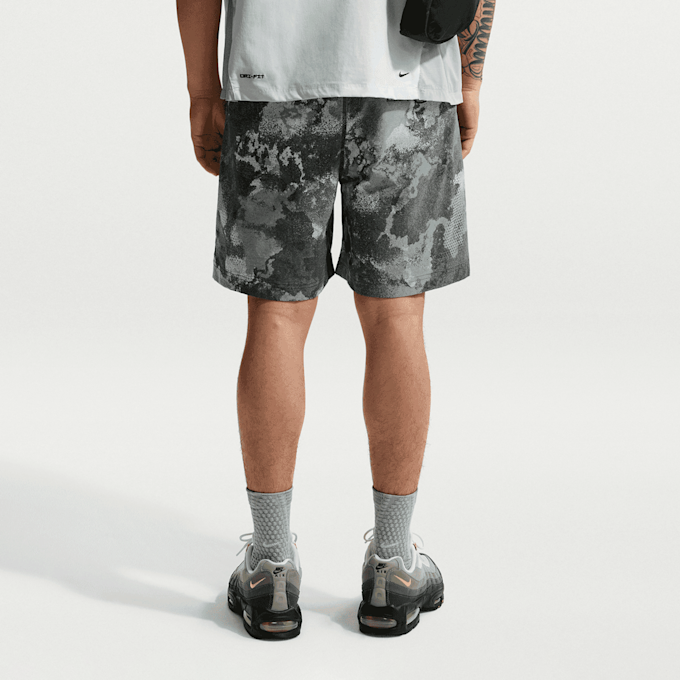 Nike   Dri-FIT Tech Woven Short All Over Print grau 98192 2