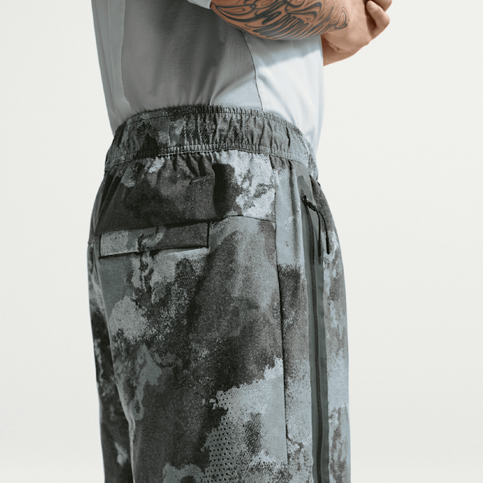 Nike   Dri-FIT Tech Woven Short All Over Print grau 98192 4