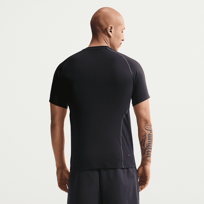 Nike   Tech Dri-FIT Short-Sleeve Top schwarz 98197 2