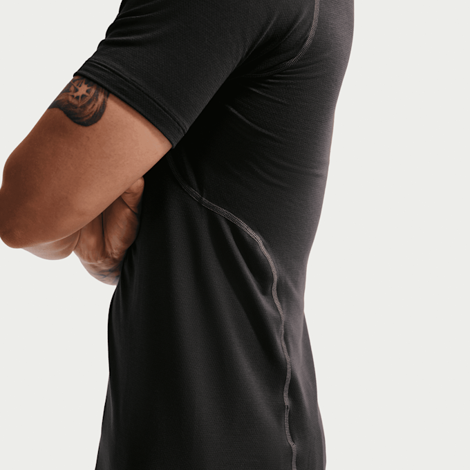 Nike   Tech Dri-FIT Short-Sleeve Top zwart 98197 4