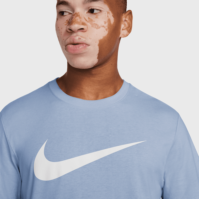 Nike   Sportswear Swoosh T-Shirt blauw 98299 3