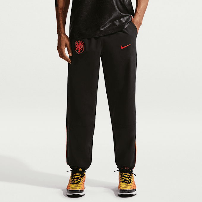 Nike   Netherlands Energy Dri-FIT Soccer Woven Pants czarny 98286 1