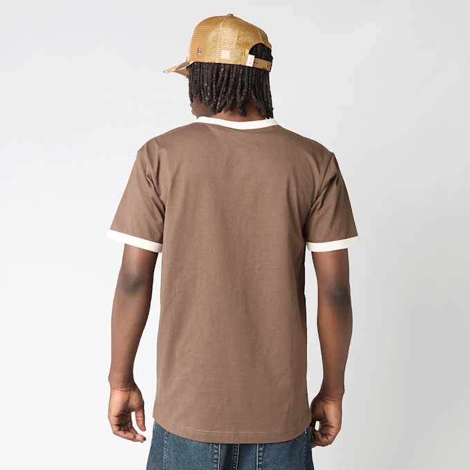 Karl Kani Cursive Varsity Regular Ringer T-Shirt marrón 98830 2