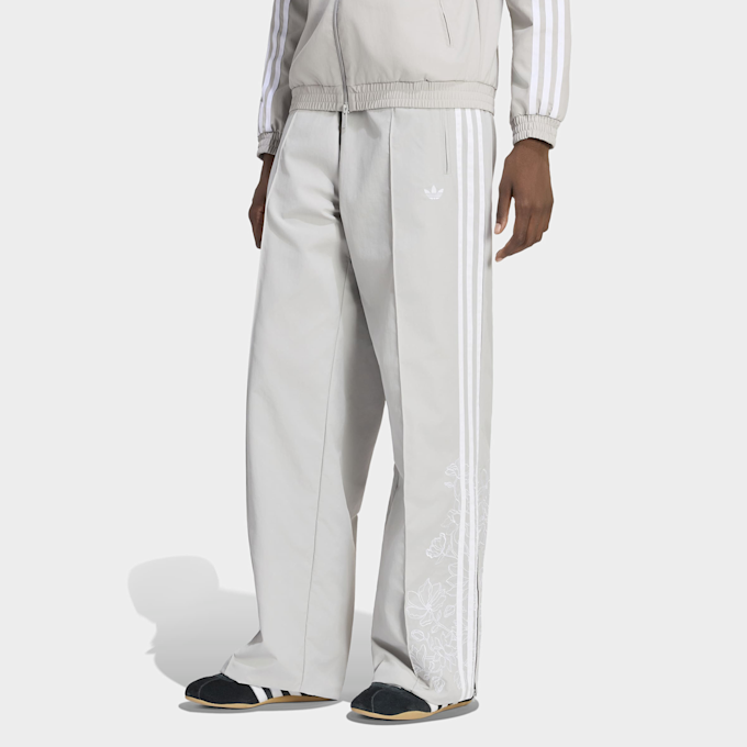 adidas Originals Floral Graphics Firebird Loose Track Pant grijs 99454 1