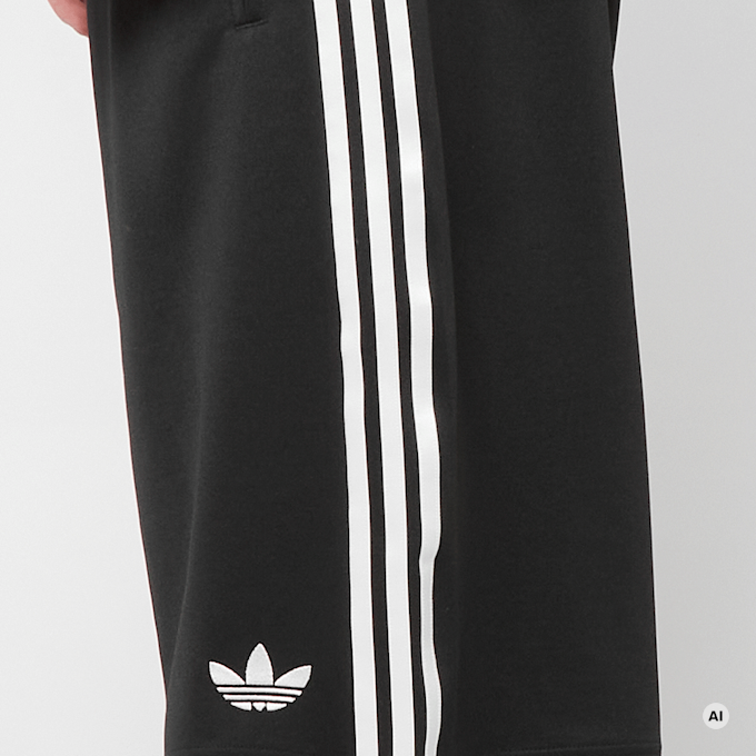adidas Originals Oversized Short schwarz 99848 3
