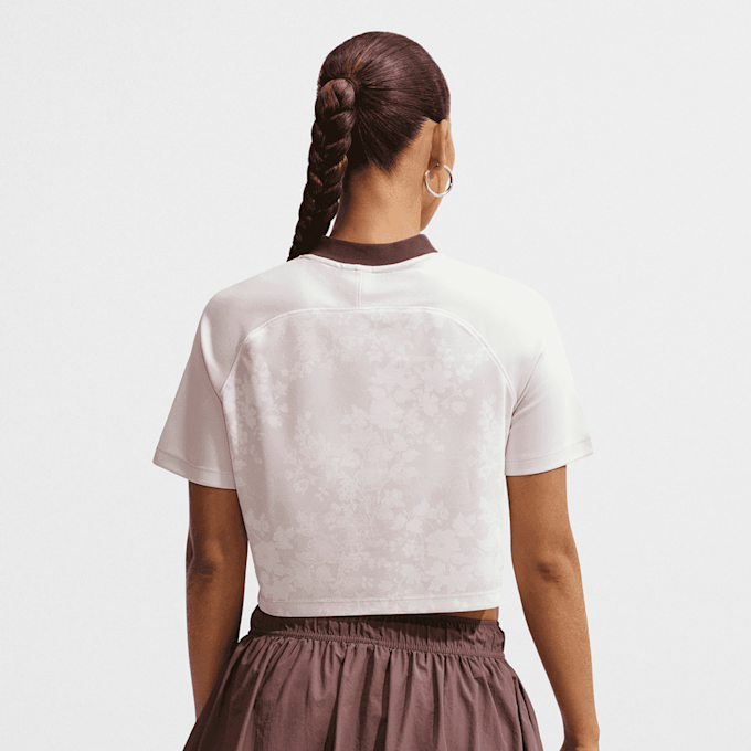 Nike   Sportswear Trend Football Crop Top beige 100165 2