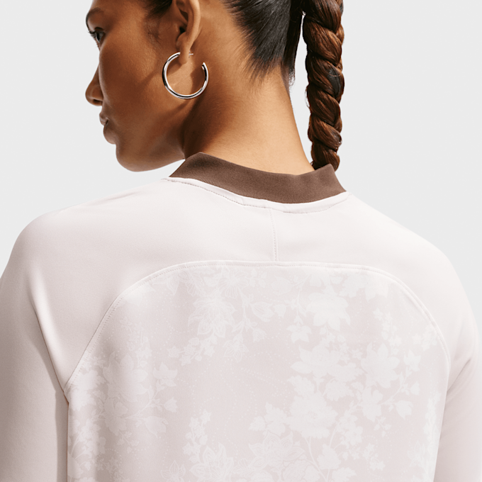 Nike   Sportswear Trend Football Crop Top beige 100165 4