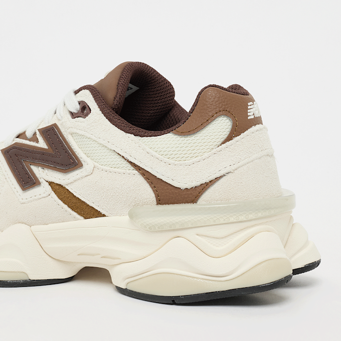 New Balance 9060 beż 100853 7