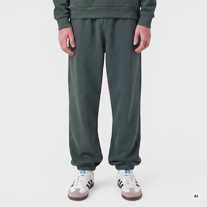 Urban Classics Fluffy Sweatpants groen 100938 1