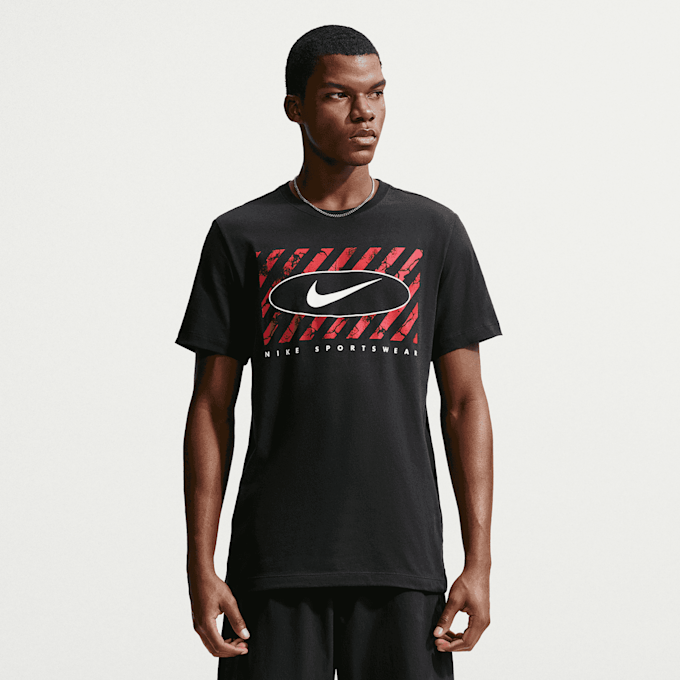 Nike   Sportswear T-Shirt czarny 101451 1