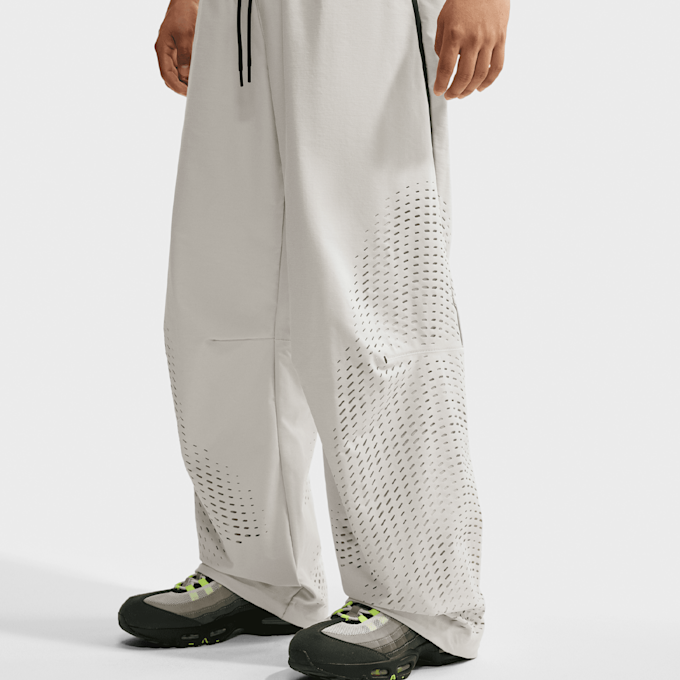 Nike   Tech Dri-FIT Shori Open-Hem Pants beige 101410 3