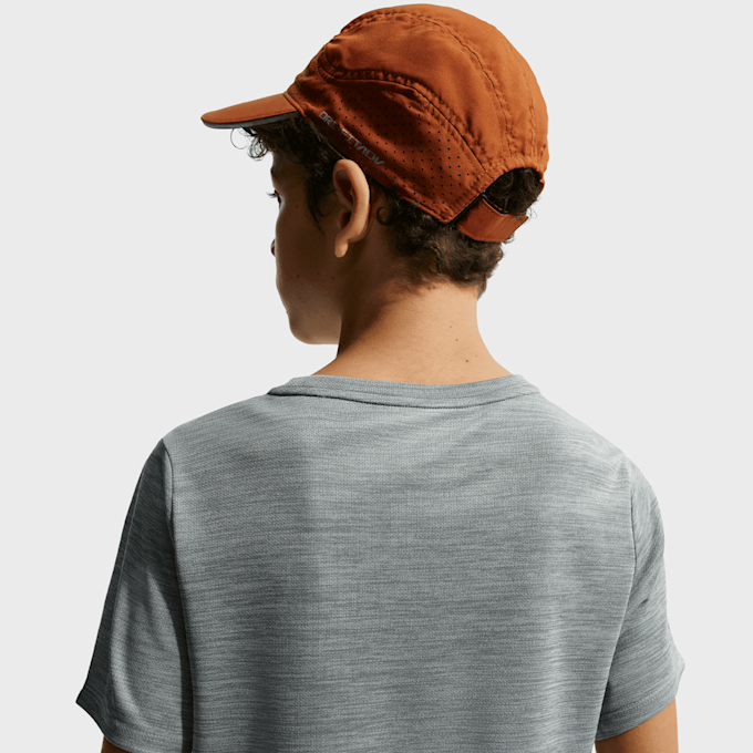 Nike   Miler Dri-FIT Short-Sleeve Top gris 101573 4