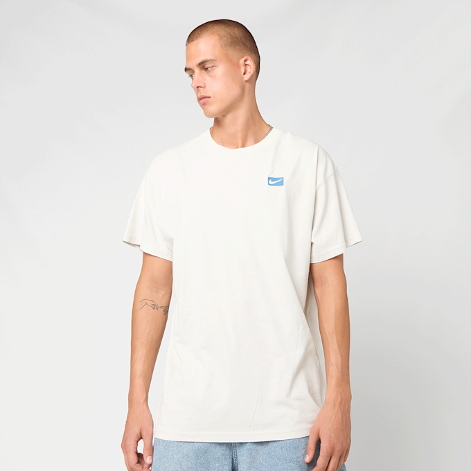 Nike   Sportswear Graphic Shortsleeve Tee beige 104511 2