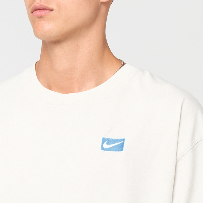 Nike   Sportswear Graphic Shortsleeve Tee bege 104511 3