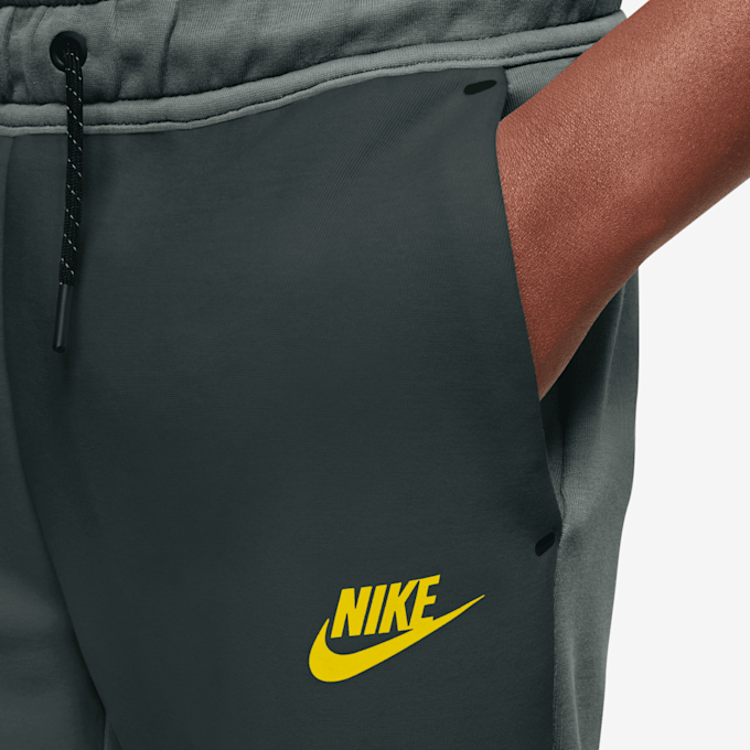 Nike Sportswear Tech Fleece Jogger vert 105240 3