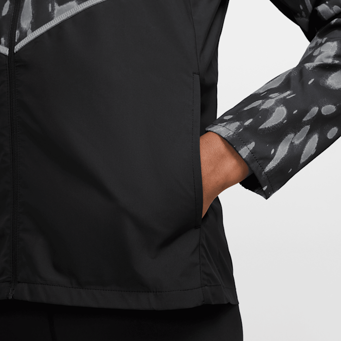 Nike UV + Repel Miler Jacket preto 105249 3