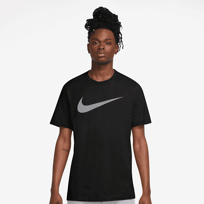 Nike Sportswear Tee Icon Swoosh crna 105750 1