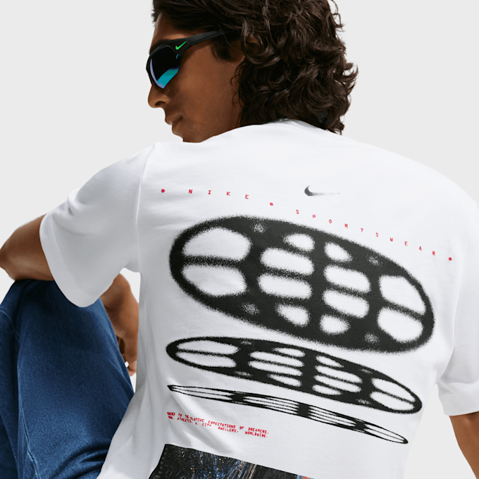 Nike   Sportswear Tee Standard Globe blanc 107317 4