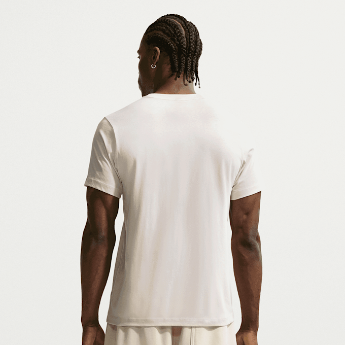 Nike   Sportswear Club Tee beige 107941 2