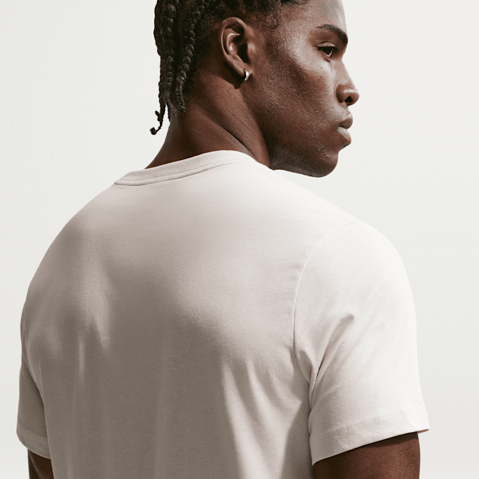 Nike Sportswear Club Tee beige 107941 4