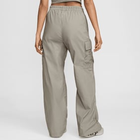 Nike Sportswear Essential Woven Mid-Rise Standard Cargo Pants beige