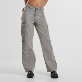 Urban Classics Ladies Loose Utility Denim Pants lighter dirty washed grijs